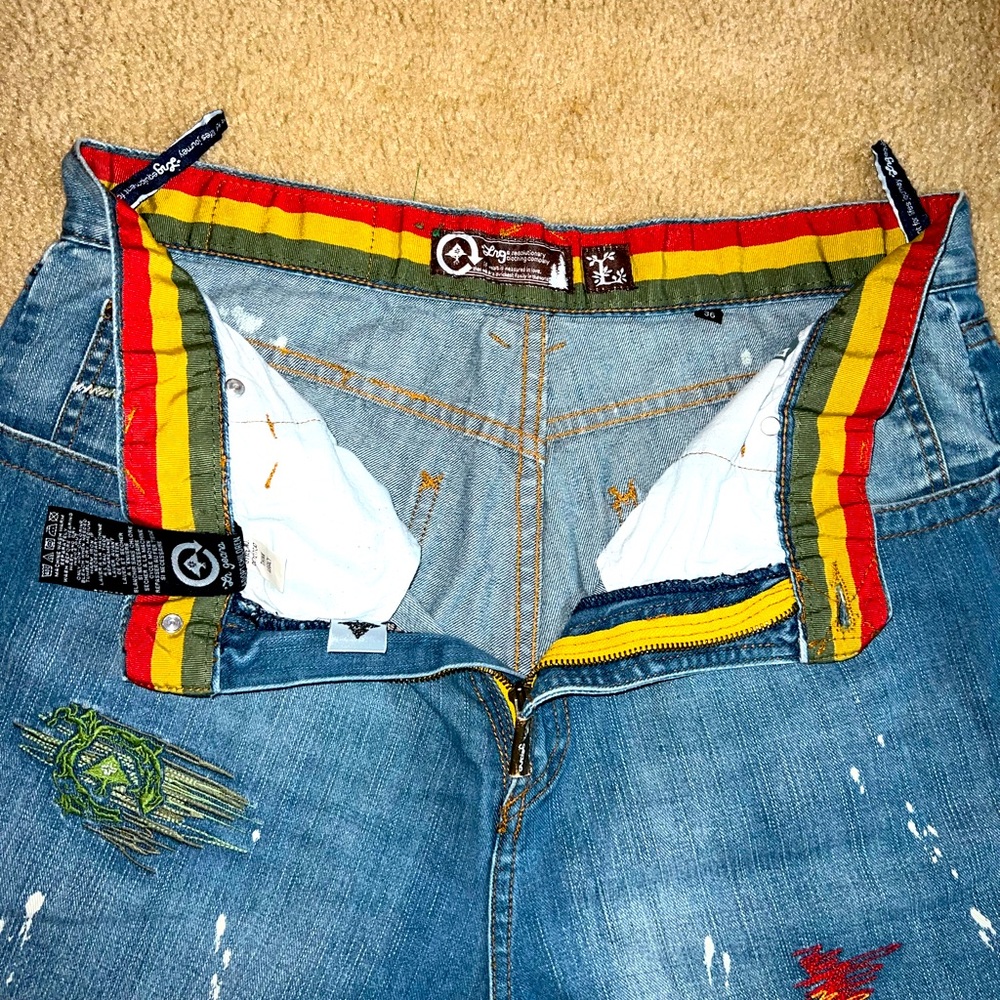 Men’s LRG size 36 Jeans. Paint design